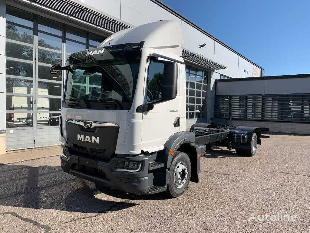 new MAN 15.250 chassis truck