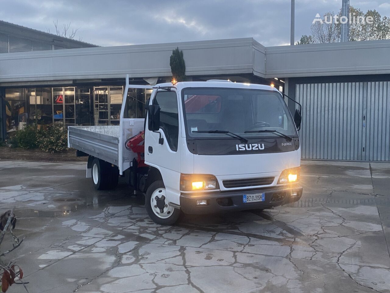 Isuzu 35.3 flatbed truck < 3.5t