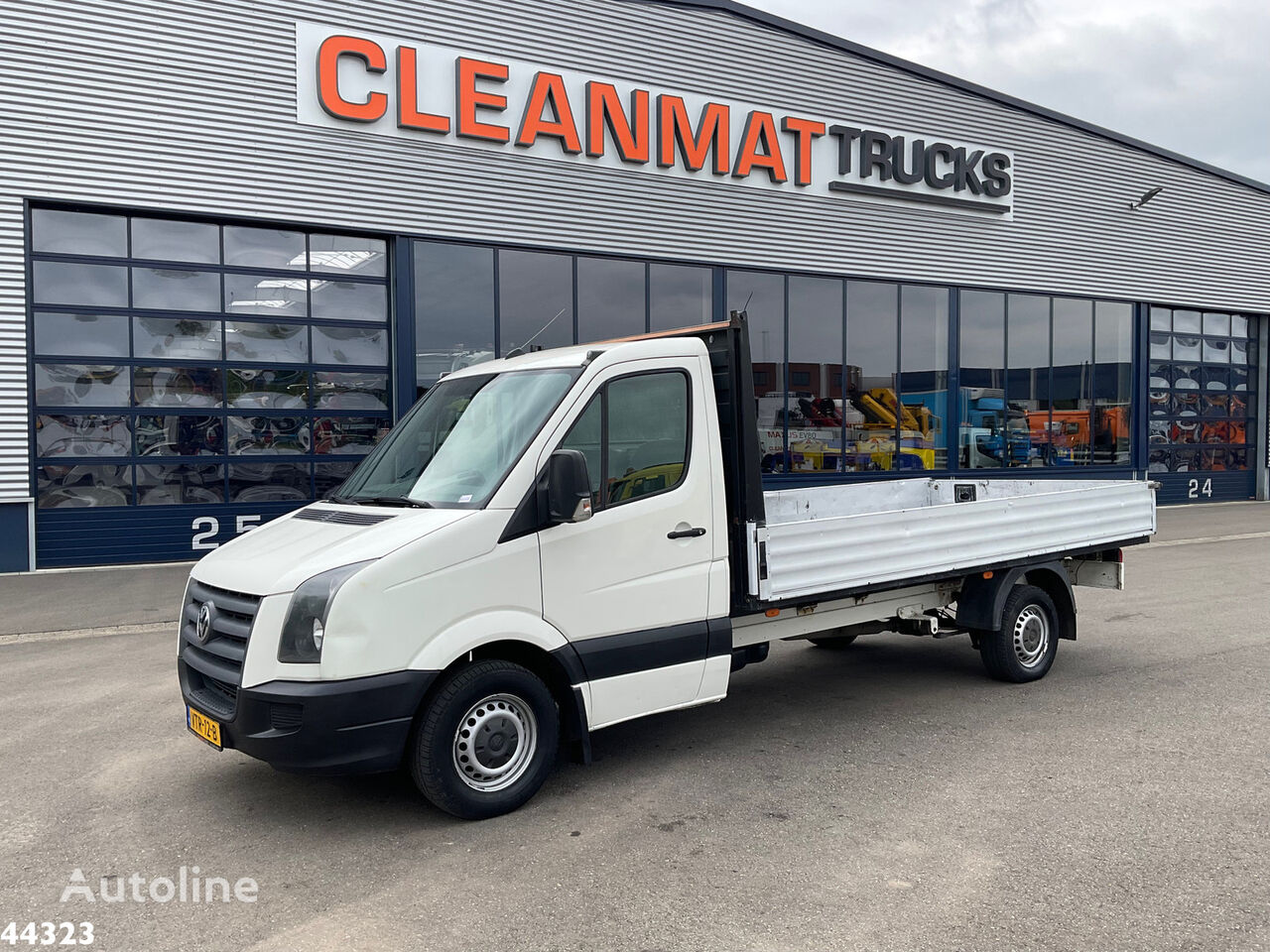 Volkswagen Crafter flatbed truck < 3.5t