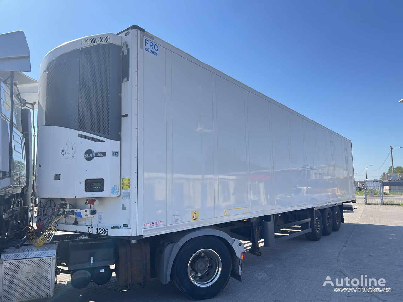 Schmitz SKO24 refrigerated semi-trailer